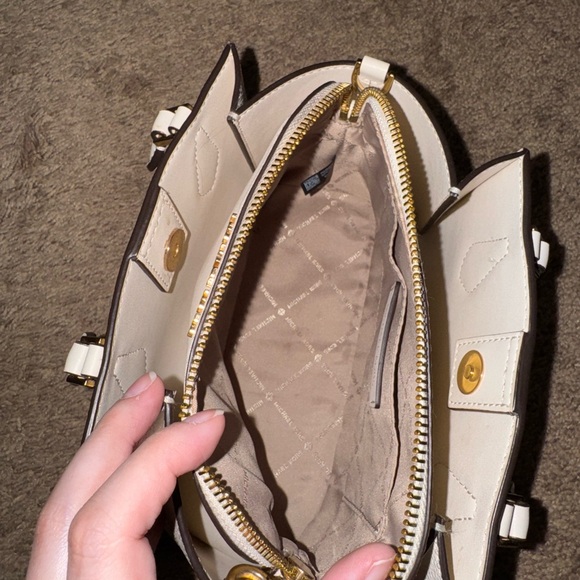 Michael Kors White Leather Handbag - Picture 8 of 10